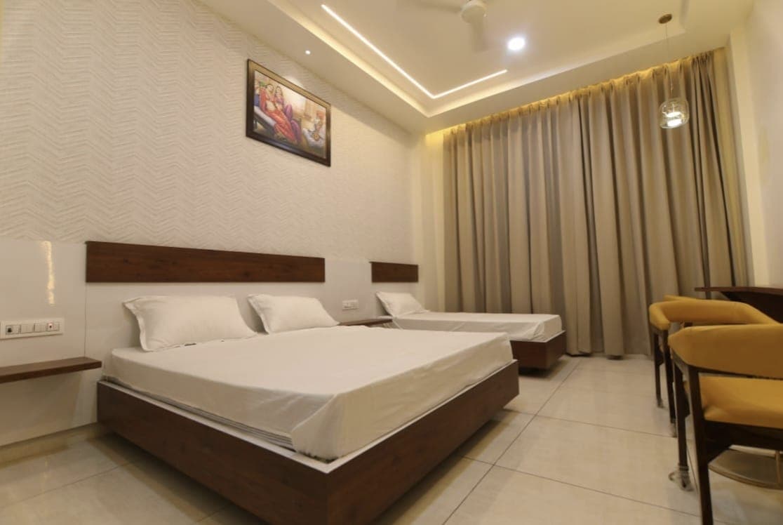 3 Bed AC at Shri Gajanan Maharaj Sansthan — Comfortable room with AC